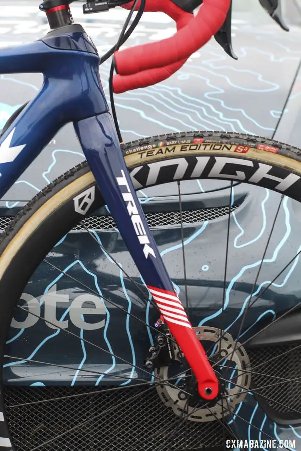 Compton's 600 OCLV carbon fork features a blue colorway with red near the axles. Katie Compton's 2019 Trek Boone. © Z. Schuster / Cyclocross Magazine