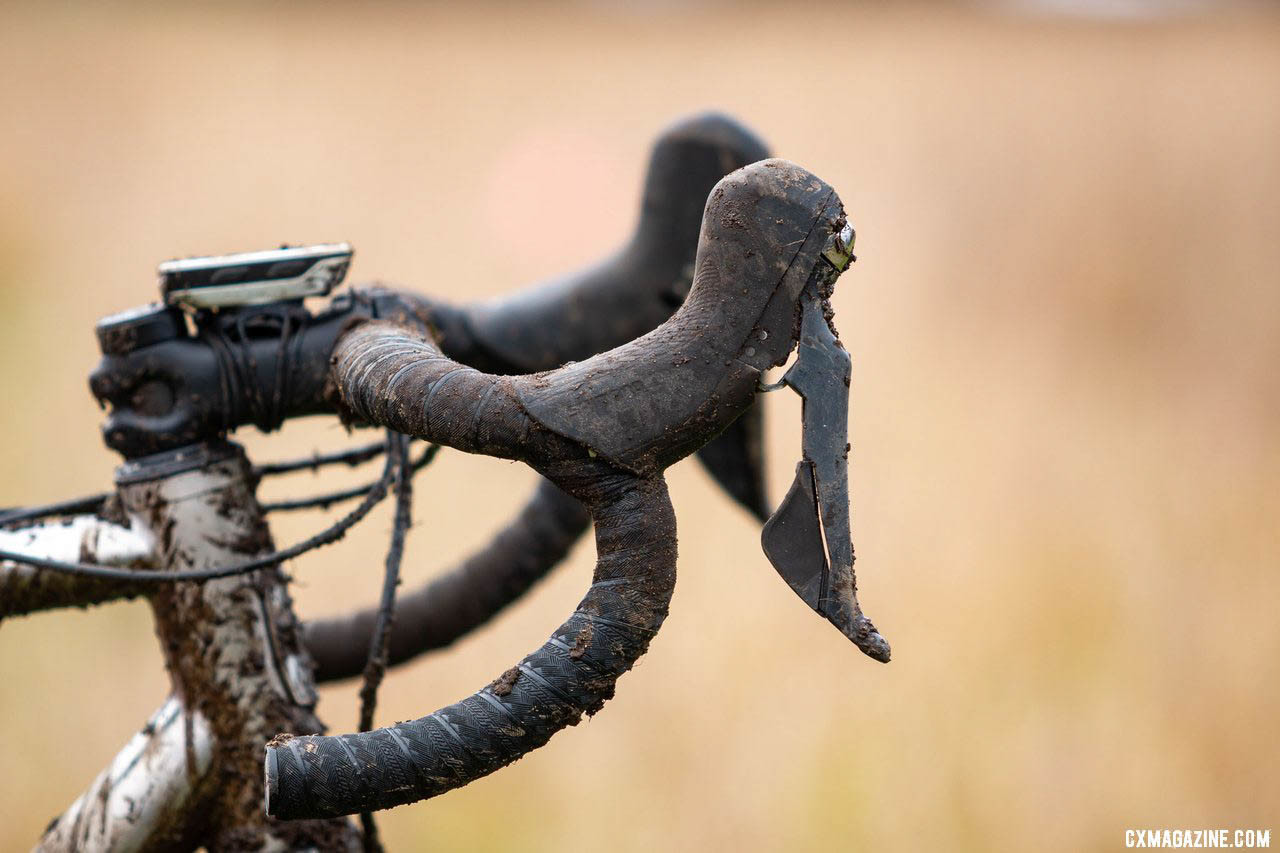 Hydraulic brakes augment the mechanical Ultegra 11-speed shifting. Jack Spranger's Jr 15-16 winning Sage PDXCX cyclocross bike. 2019 Cyclocross National Championships, Lakewood, WA. © A. Yee / Cyclocross Magazine