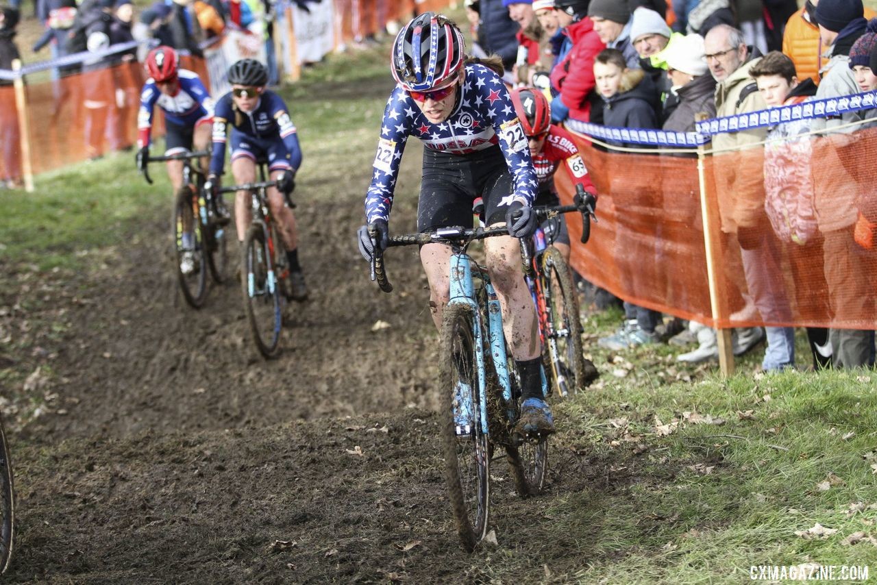 Clara Honsinger continues her charge forward toward a finish just outside the top 5. 2020 World Cup Nommay, France. © B. Hazen / Cyclocross Magazine