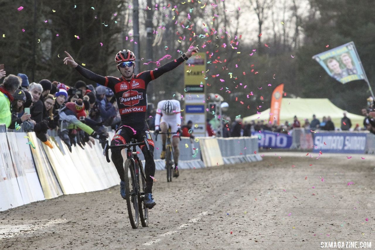 Eli Iserbyt attacked late in the last lap to get the win. 2020 World Cup Nommay, France. © B. Hazen / Cyclocross Magazine