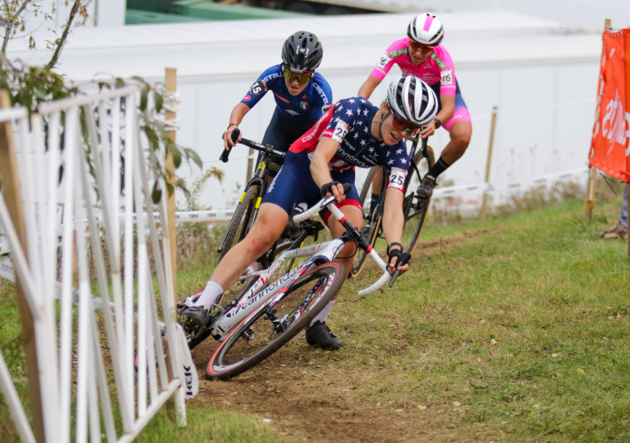 National Champ Clara Honsinger had a spill but surged to finish 12th. 2021 UCI Cyclocross World Cup Waterloo, Elite Women. © D. Mable / Cyclocross Magazine