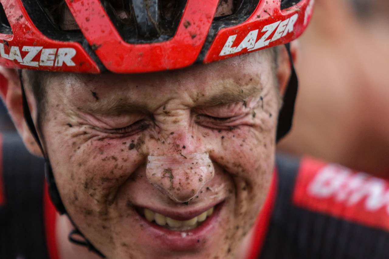 The skies opened up and delivered what the fans craved: Sloppier conditions. But there was a cost in the form of crashes. 2021 UCI Cyclocross World Cup Waterloo, Elite Men. © D. Mable / Cyclocross Magazine