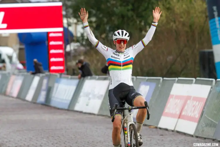 2022 UCI Cyclocross World Cup Hulst Elite Women Photos, Highlights And ...