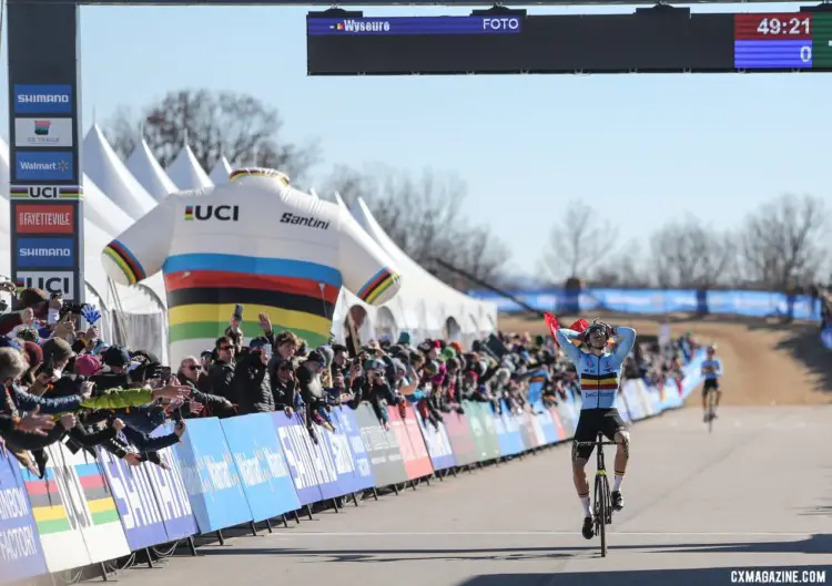 Joran Wyseure won the Junior Men's 2022 World championship. 2022 Cyclocross World Championships, Fayetteville, Arkansas USA. © J. Corcoran / Cyclocross Magazine