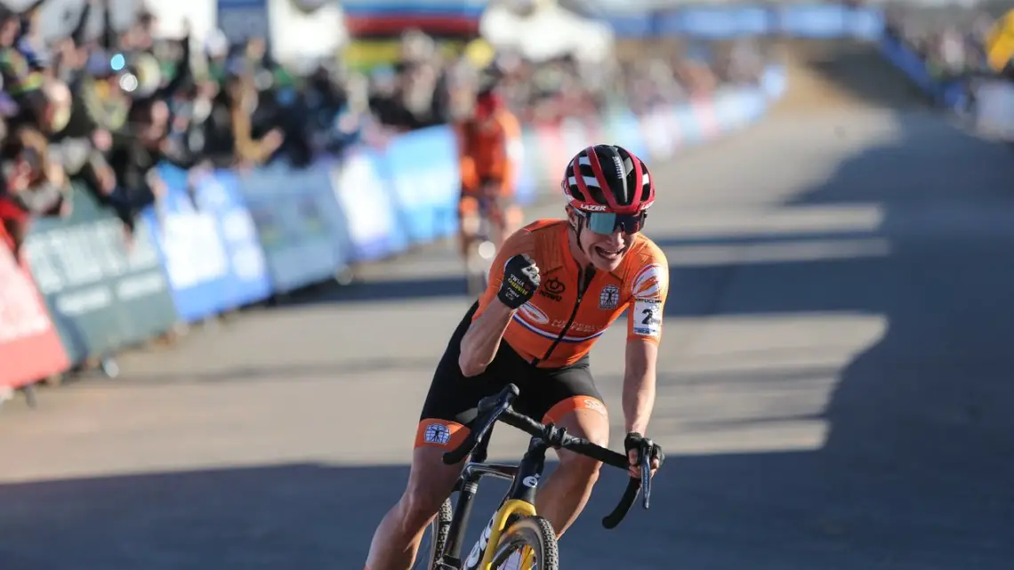 Marianne Vos won the 2022 World Championship. 2022 Cyclocross World Championships, Fayetteville, Arkansas USA. © J. Corcoran / Cyclocross Magazine