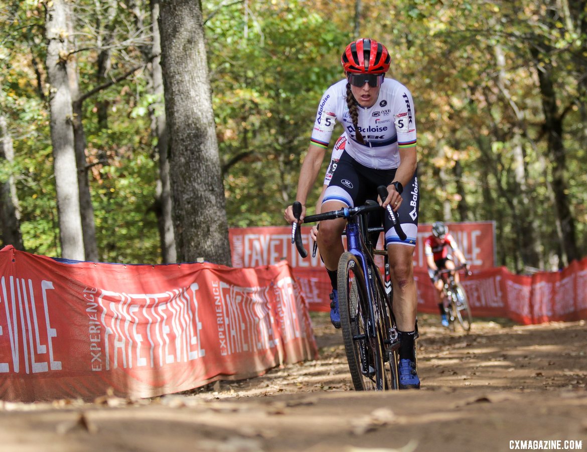 Lucinda Brand on her way to second. Elite Women, 2022 Fayetteville Oz